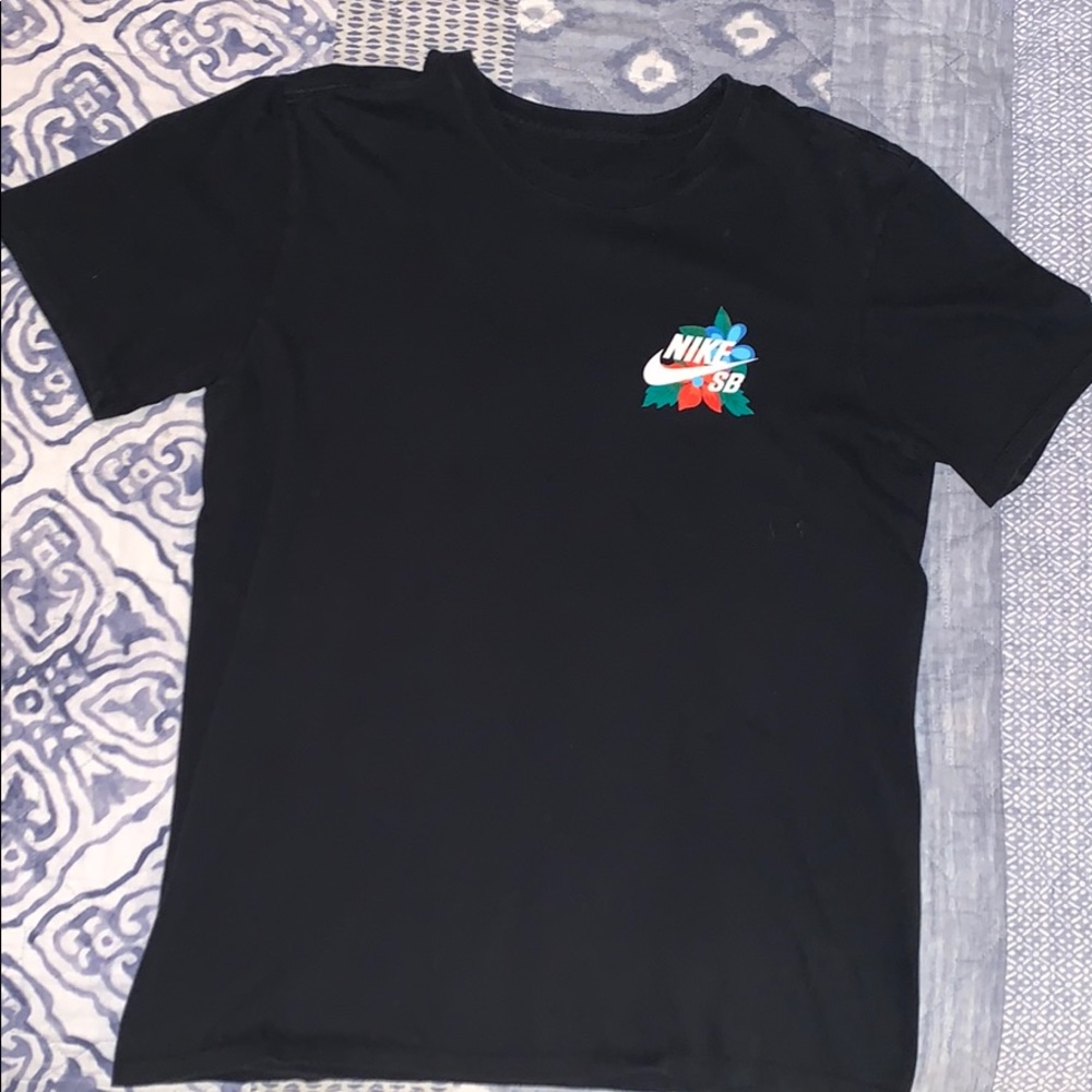 Men’s Nike SB shirt